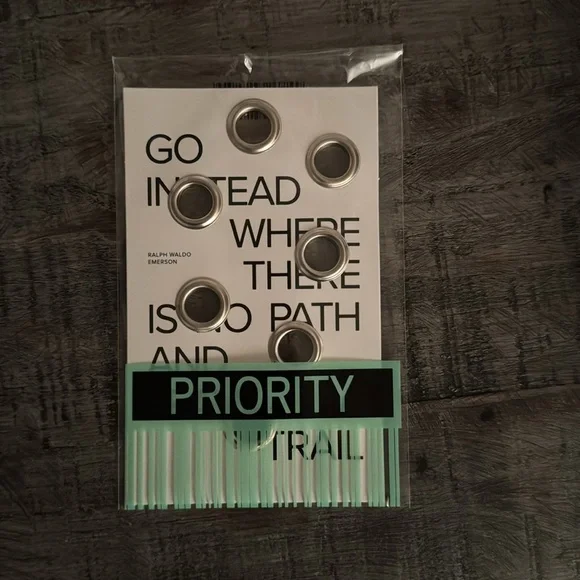 🏷️ NWT Cloth & Paper Grommet Journaling card - Picture 5 of 6